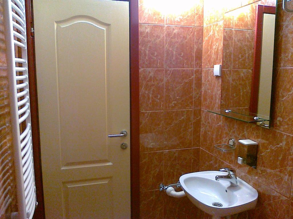 Hostel M Belgrado Esterno foto